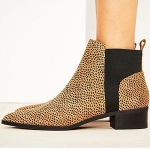 Afessa leopard booties